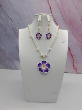 New Hand Crafted Beaded Necklace Set, Matching Earrings